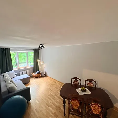 Pine Apartment, Appartement